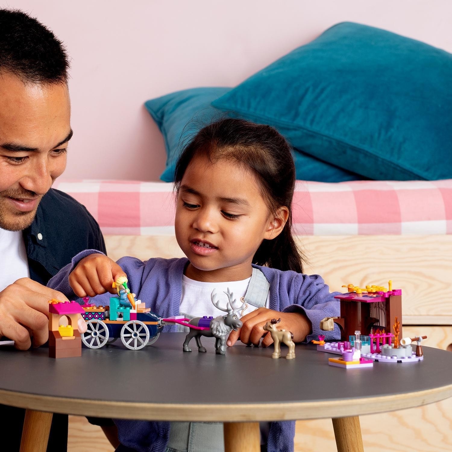 LEGO® ǀ Disney Princess™ Karlar Ülkesi 2 Elsa’nın Vagon Macerası 41166