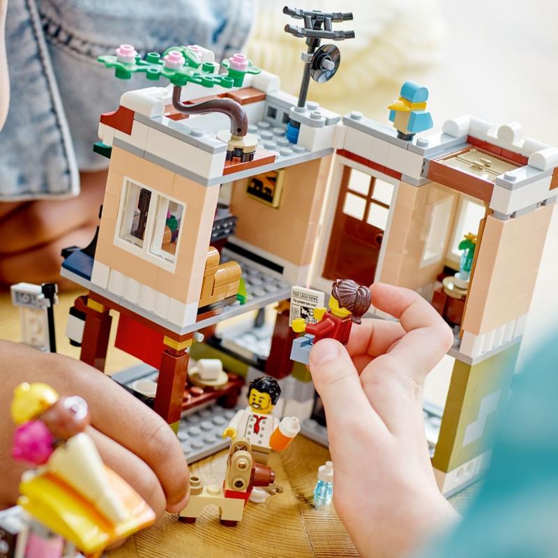 LEGO Creator 3’ü 1 Arada Şehir Merkezi Makarna Dükkanı 31131