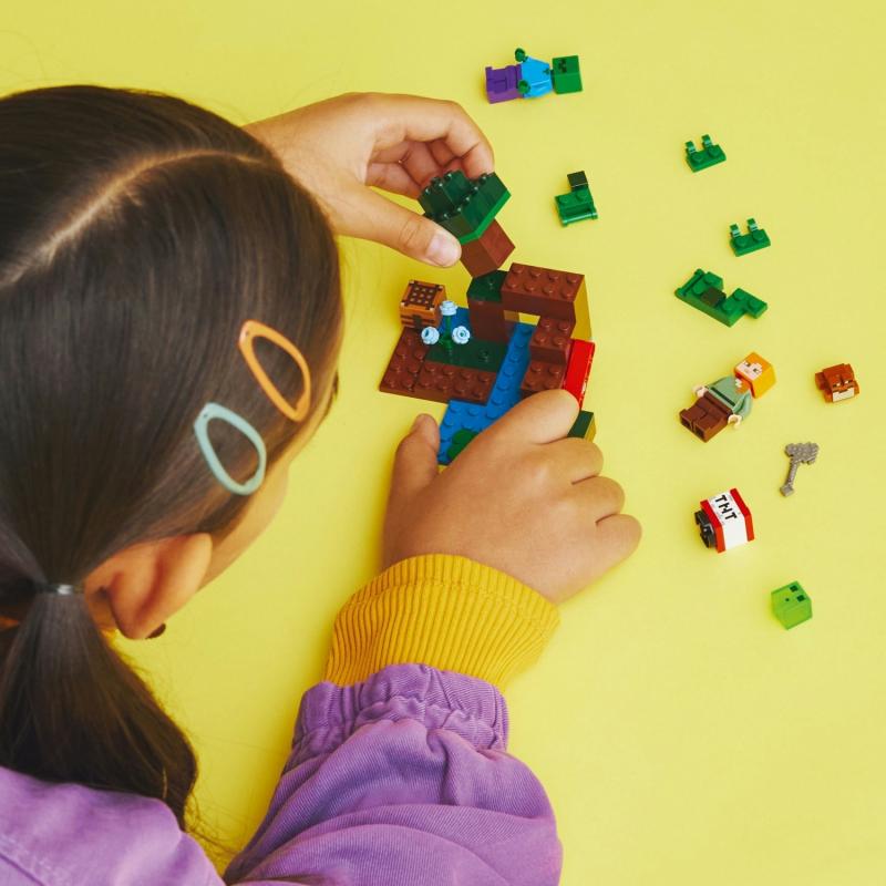 LEGO® Minecraft Bataklık Macerası 21240