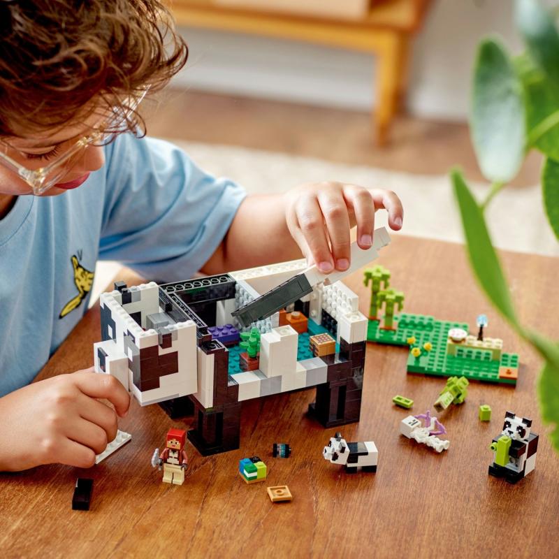 LEGO® Minecraft Panda Barınağı 21245