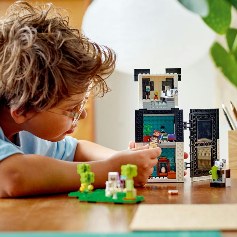 LEGO® Minecraft Panda Barınağı 21245