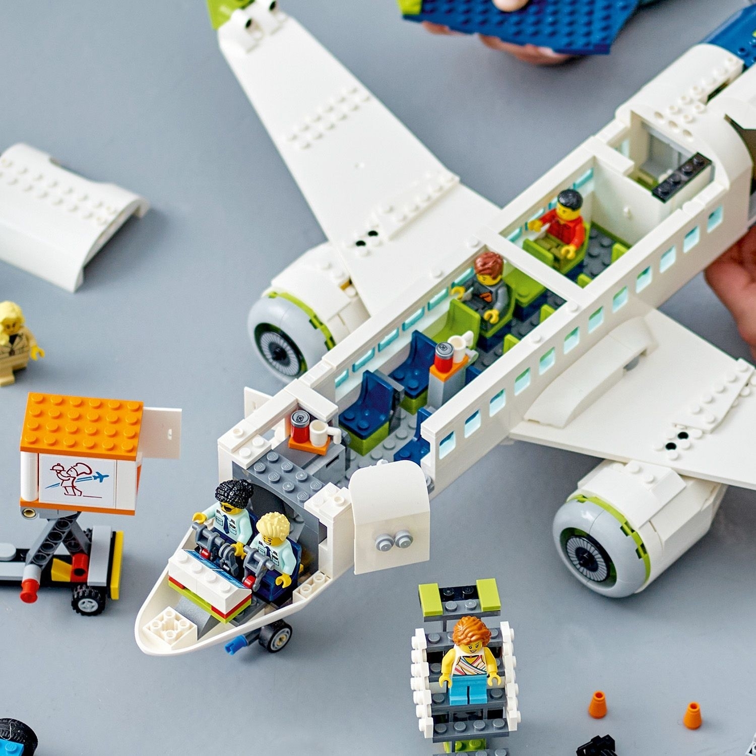 LEGO® City Yolcu Uçağı 60367 
