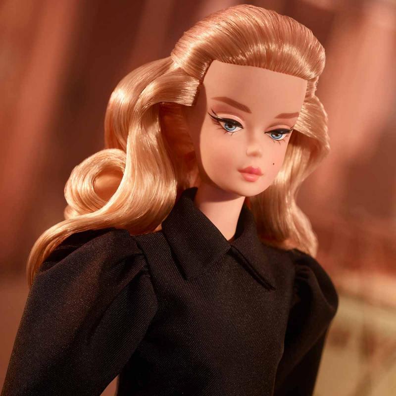 Barbie Siyahın Asaleti Bebeği GHT43