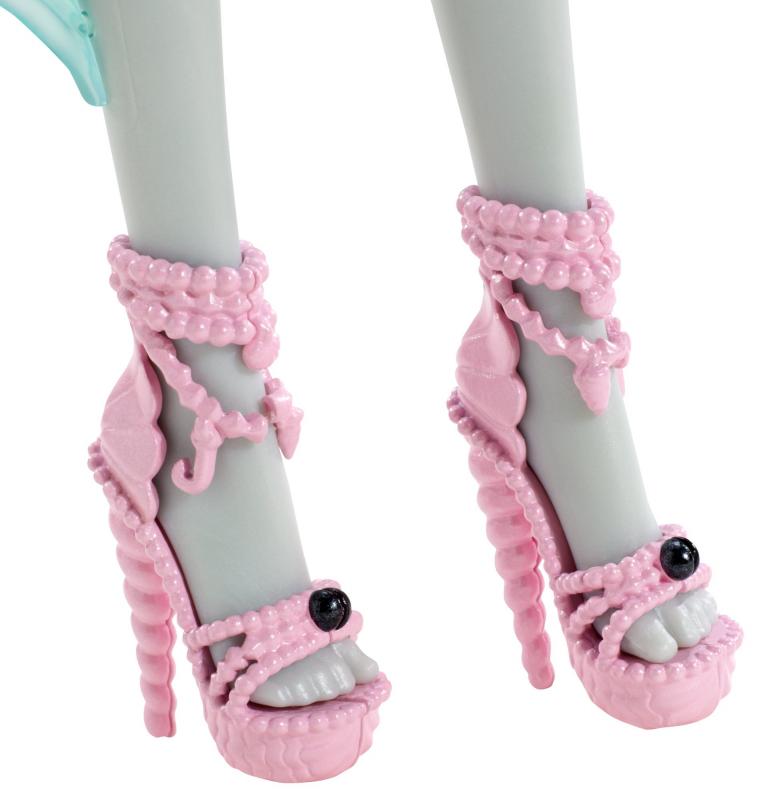 Monster High Lagoona Blue Hauntlywood Siyah Halı Töreninde