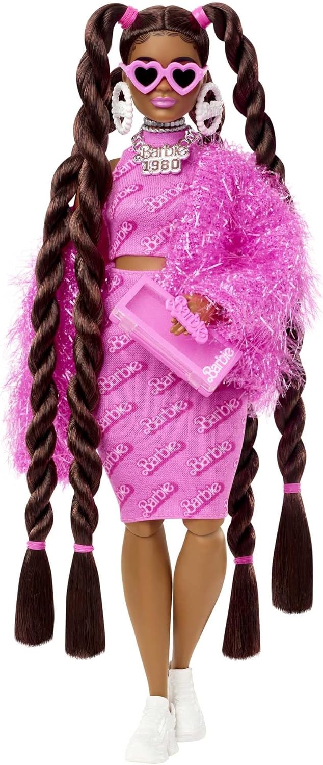 Barbie Extra Nostaljik Kıyafetli Bebek HHN06 