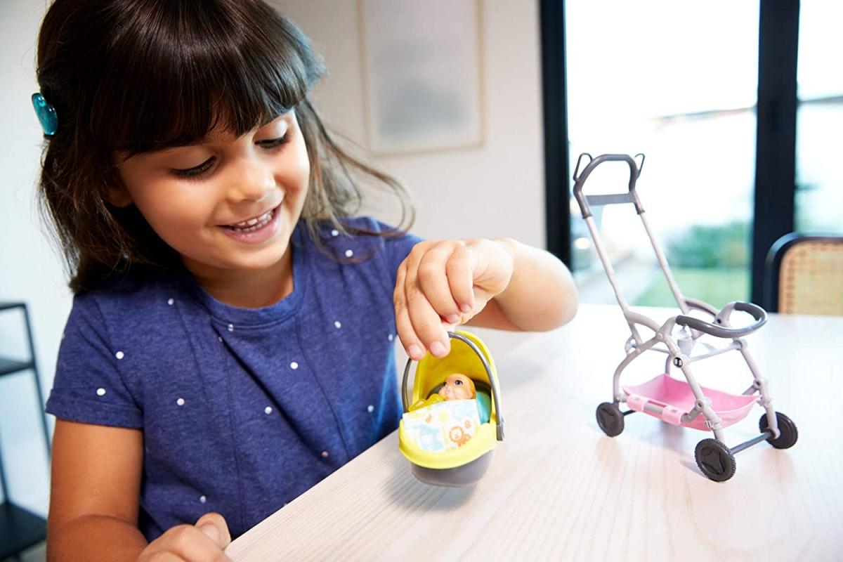 Barbie Bebek Bakıcısı Temalı Oyun Setleri
