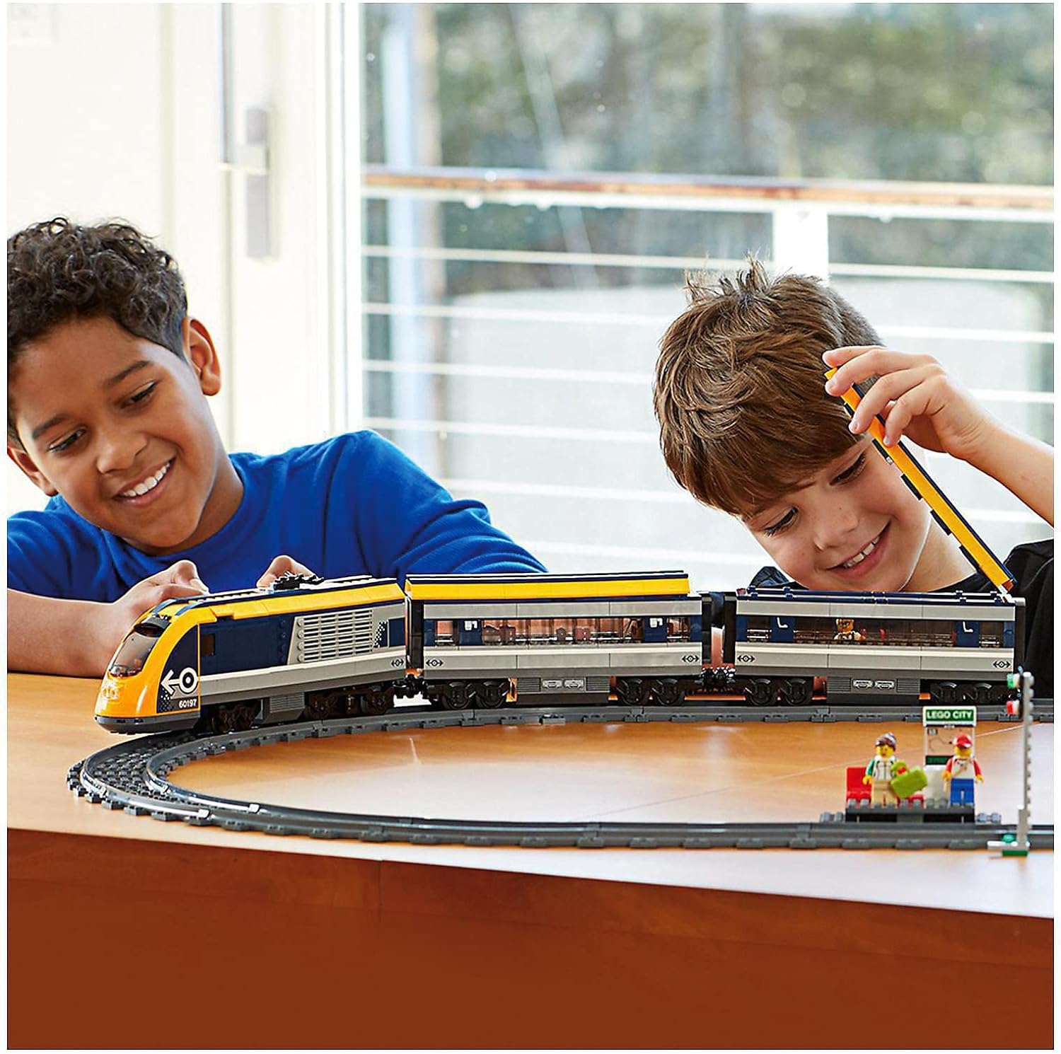LEGO City Yolcu Treni 60197