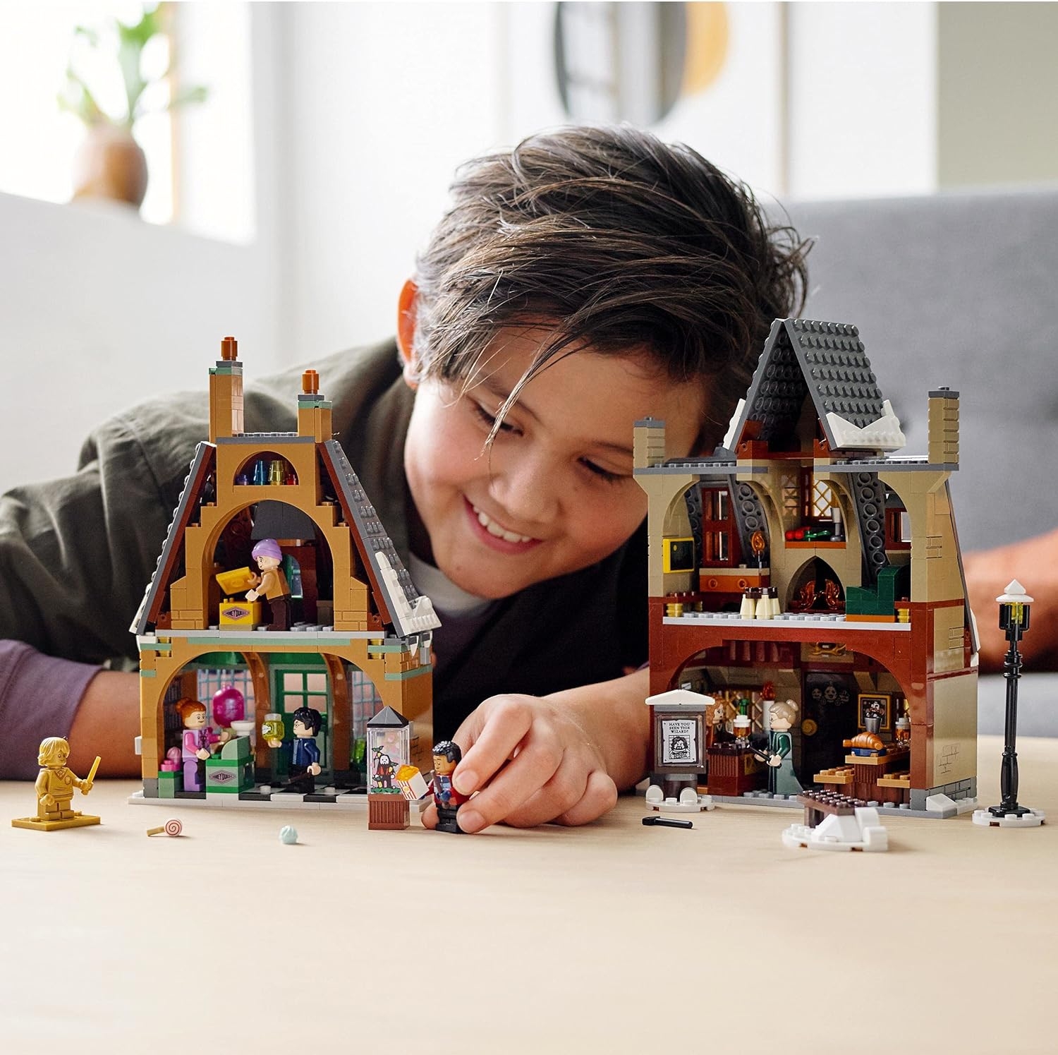 LEGO® Harry Potter™ Hogsmeade™ Köyü Ziyareti 76388