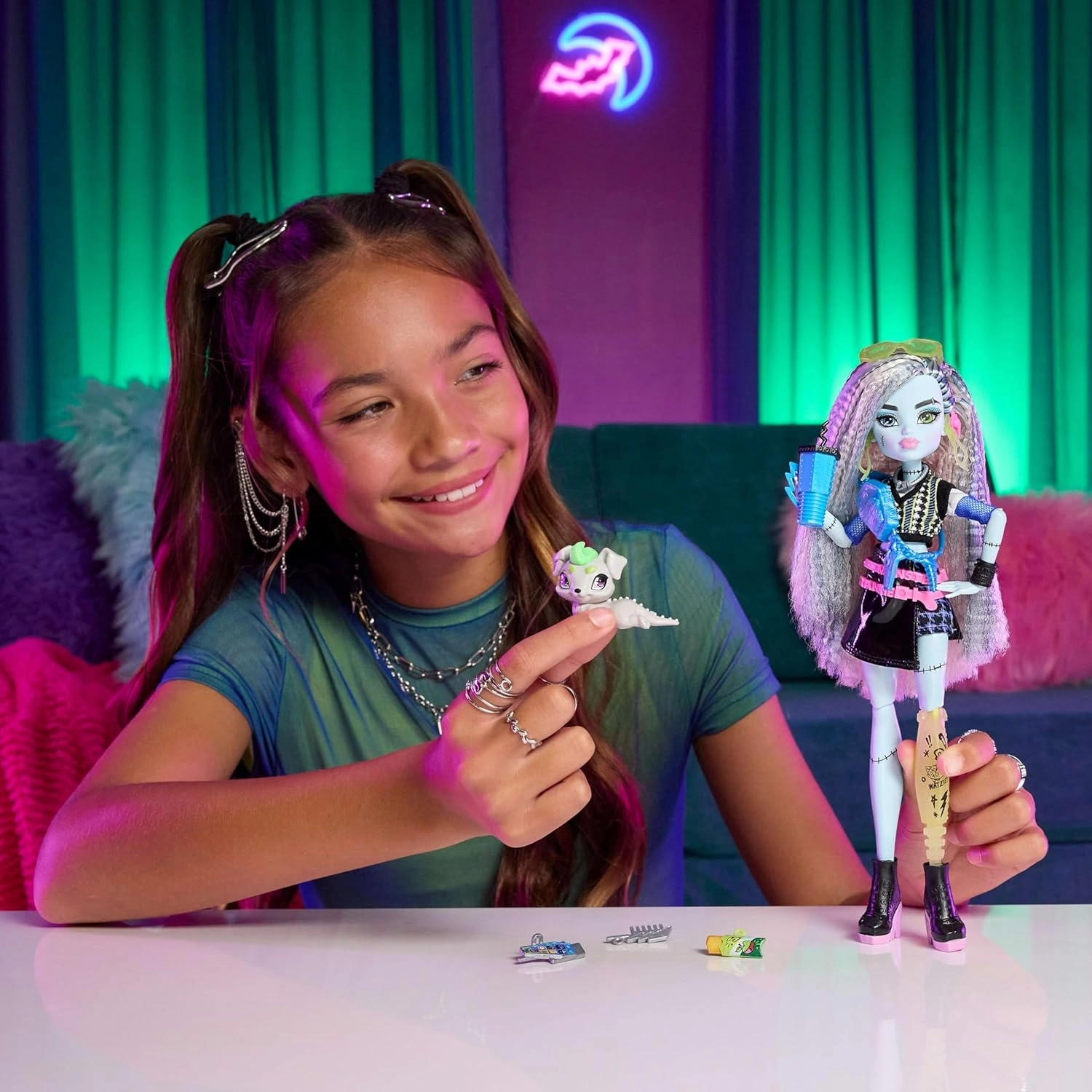 Monster High Ana Karakter Bebekler Frankie Stein JHK31