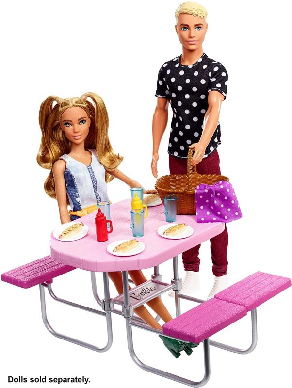 Barbie’nin Ev Dışı Dekorasyon Aksesuarları Piknik Seti 