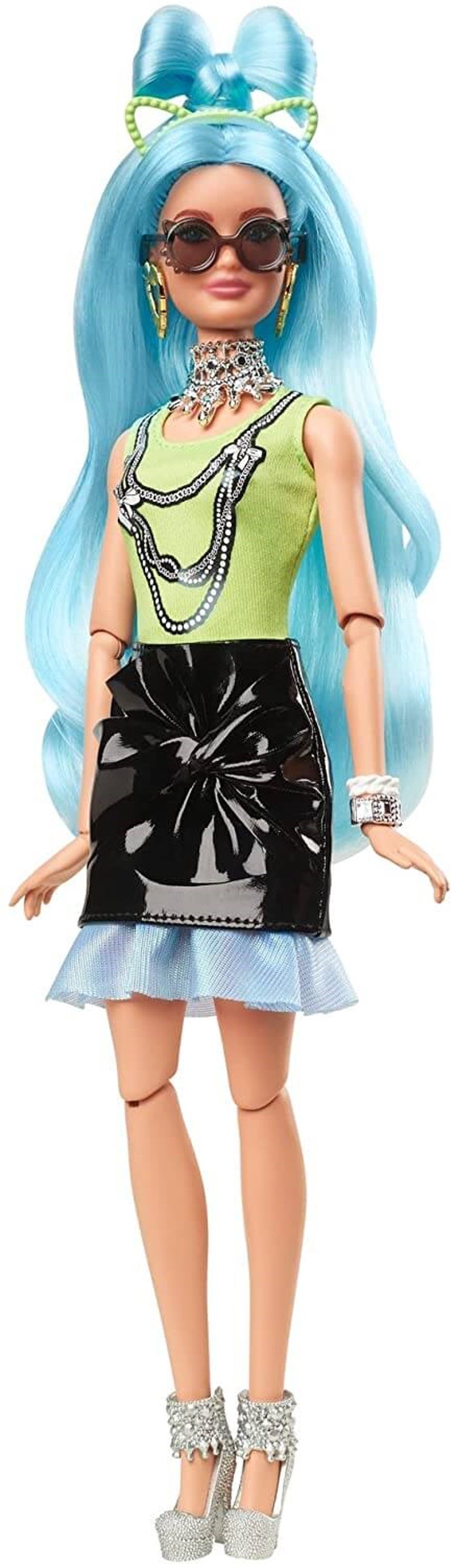 Barbie Extra Aksesuarlı Mavi Saçlı Model Bebek GYJ69