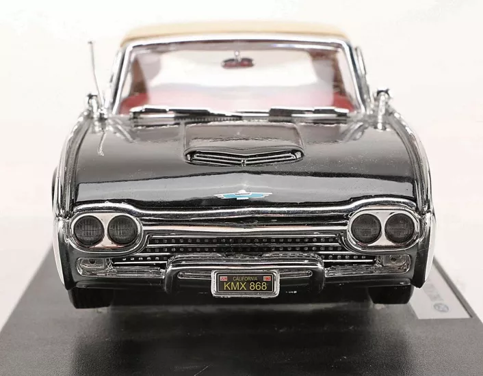 Welly 1962 Ford Thunderbird 1:18 Model Araba (Siyah)