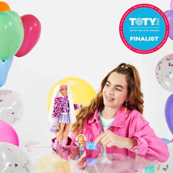 Barbie Extra Pembe Şapkalı Bebek GYJ77 